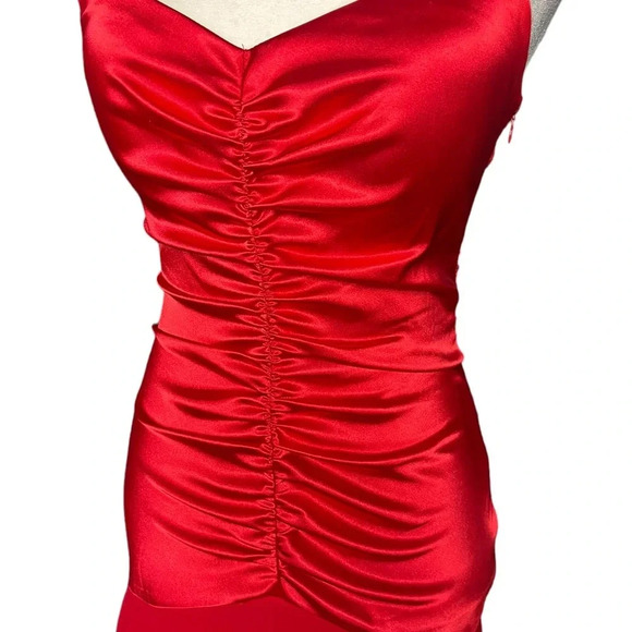 Vintage Red Drop-Waist Satin 3/4 - Picture 6 of 6